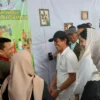 Menteri Lingkungan Hidup, Hanif Faisol Nurofiq dan Wakil Menteri Perdagangan, Dyah Roro Esti Widya Putri, Wakil Bupati Bandung, Ali Syakieb, dan Wakil Wali Kota Cimahi, Adithia Yudhistira saat Meresmikan Bank Sampah Unit Pasar Atas/Firman Satria/Jabar Ekspres/