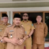 Wakil Wali Kota Banjar H Supriana bersama Sekda, Kadisdik, Camat Banjar, dan Ketua Yayasan Pesantren Miftahul Ihsan Al Banjary, usai meninjau dapur MBG, Senin 24 Februari 2025. (Foto: Cecep Herdi/Jabar Ekspres)