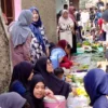 Ratusan warga di RW 06 Kampung Sukamaju, Desa Padalarang, Kecamatan Padalarang, Kabupaten Bandung Barat (KBB), menggelar papajar atau menyambut datangnya bulan suci Ramadan 1446 Hijriah.