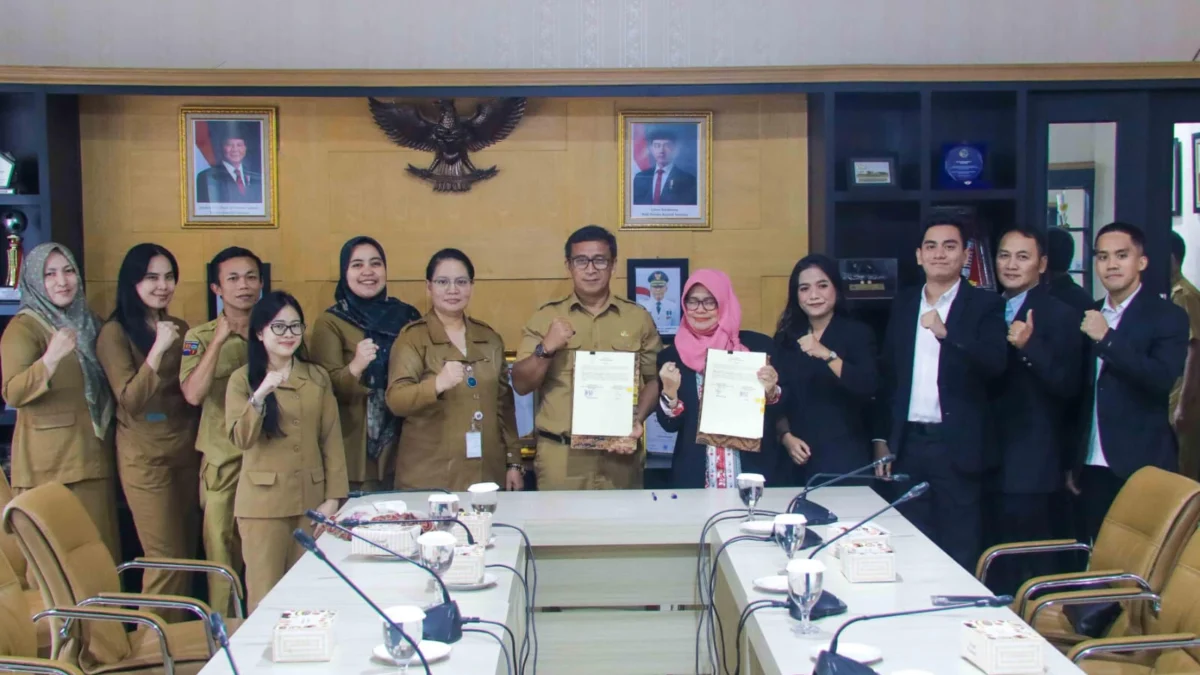 Pj Sekda Kota Bogor, Hanafi, bersama jajaran dan Tim LBH Sinar Asih. (Yudha Prananda / Jabar Ekspres)