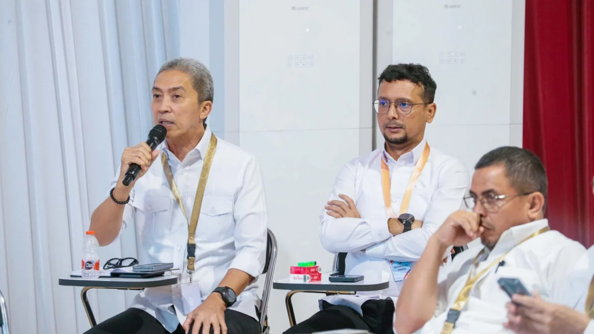 Wali Kota Bogor, Dedie A. Rachim (Kiri)saat mengikuti rangkaian Retret Kepala Daerah di Akmil, Magelang, Jawa Tengah. (Yudha Prananda / Istimewa)