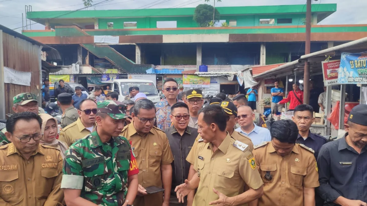 Wakil Bupati Bogor, Ade Ruhandi saat melaksanakan sidak di Pasar Leuwiliang. Foto : Diskominfo