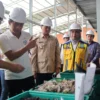 Kunjungan Menteri Lingkungan Hidup, Hanif Faisol Nurofiq ke TPS Santiong Cimahi (mong)