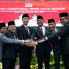 Pimpinan DPRD Kota Bogor bersama Wali Kota dan Wakil Wali Kota Bogor, Dedie A. Rachim dan Jenal Mutaqin. (Foto: Humpro DPRD Kota Bogor)