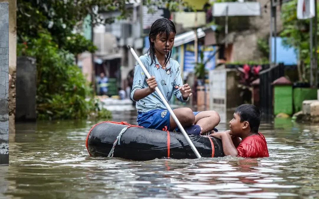 Ilustrasi banjir di Bandung beberapa waktu lalu. Foto: Dimas Rachmatsyah / Jabar Ekspres