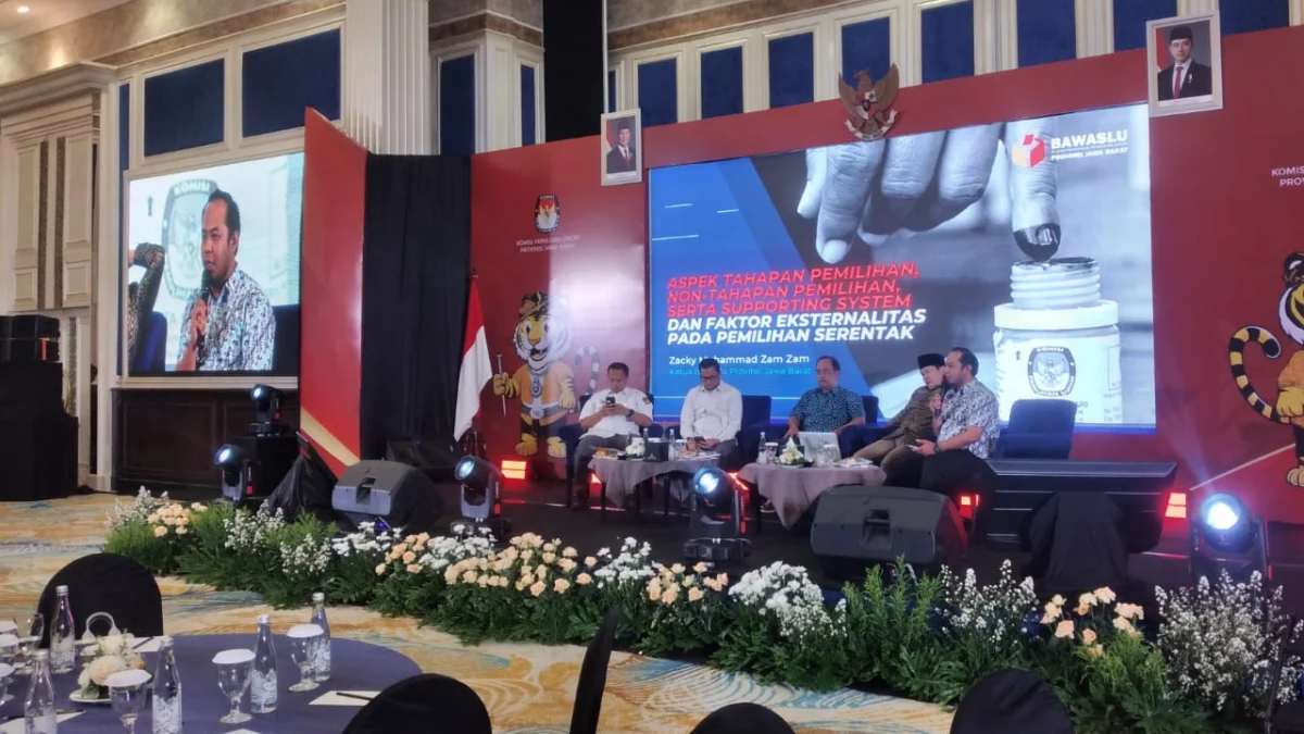 Bawaslu Jabar Catat Ada 364 Laporan Masuk Selama Pilkada 2024 Ketua Bawaslu Jabar Zacky Muhammad Zam Zam saat menjabarkan tren laporan pelanggaran Pilkada 2024.