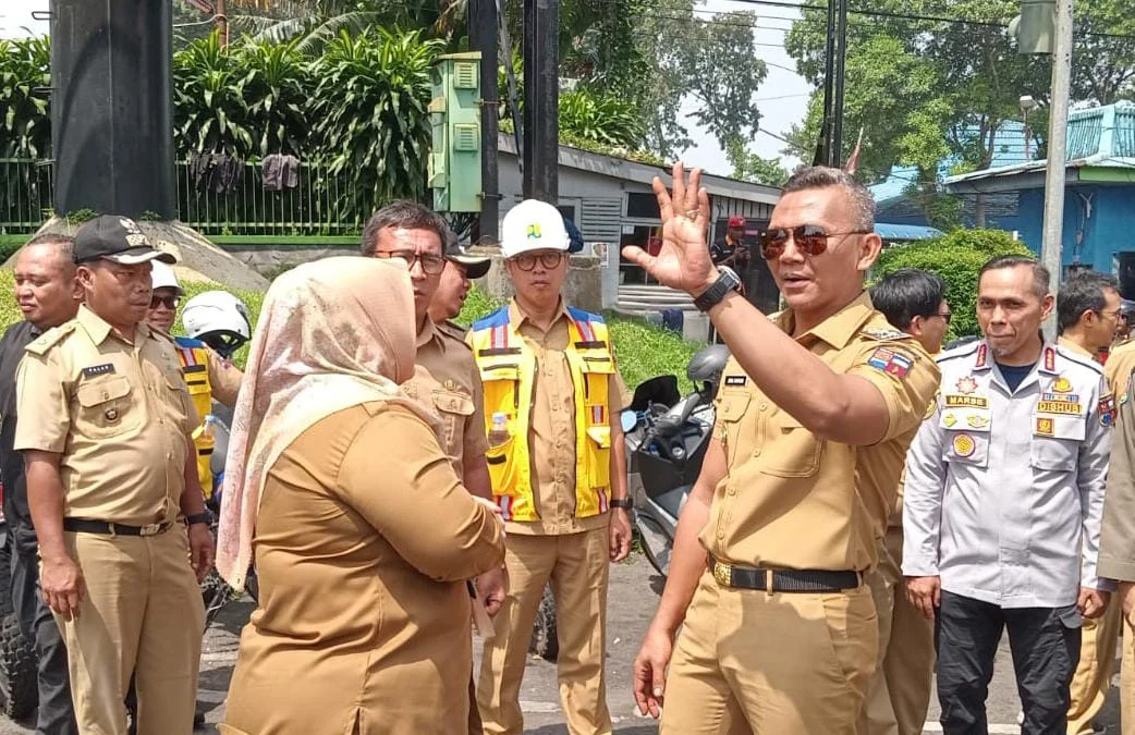 Wakil Wali Kota Bogor, Jenal Mutaqin bersama jajaran saat melakukan peninjauan lapangan, Senin (24/2). (Yudha Prananda / Jabar Ekspres)