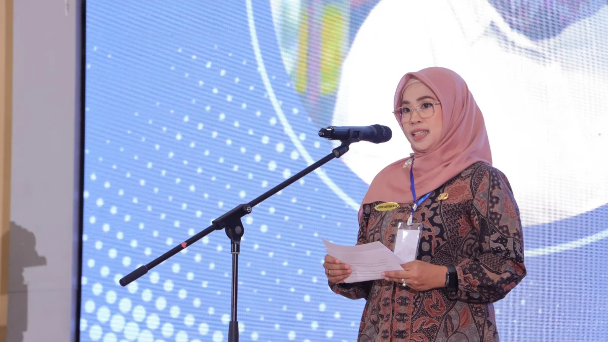 Kepala Sekolah SMPN 10 Kota Cimahi, Dewi Ratna Komarawati Surya Tegaskan Pentingnya Kolaborasi Guru dan Orang Tua dalam Parenting Anak (mong)