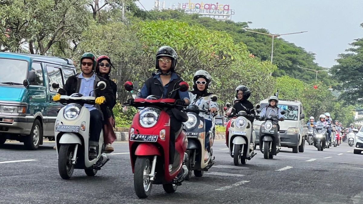 Scoopy Girl Time Bikers Wanita Kompak City Rolling Penuh Gaya