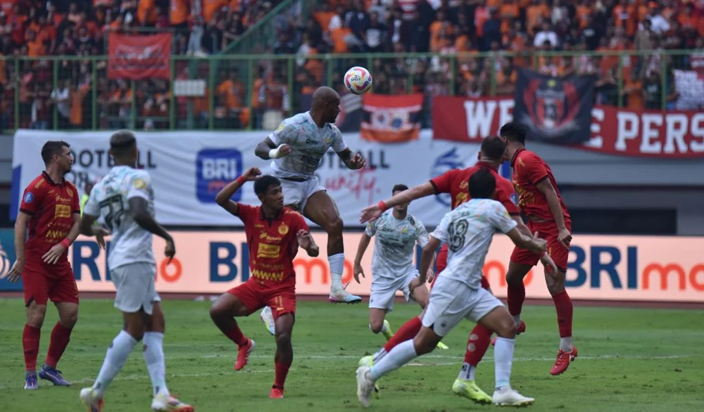 Tahan Imbang Persija, Hodak Puji Mentalitas Pemain Persib Bojan Hodak terkesima saat Persib berhasil tahan imbang Persija/Foto: Dok Persib/