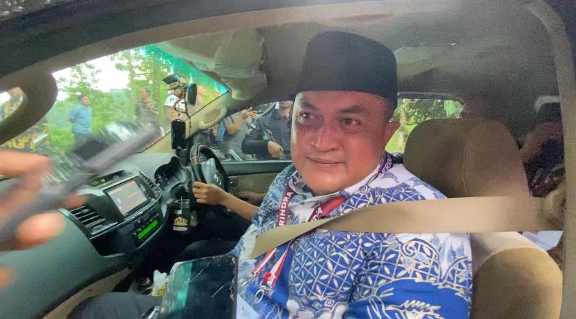 Bupati Bogor Terpilih Rudy Susmanto Dapat Arahan dari Prabowo, Ini Pesannya! Bupati Bogor terpilih Rudy Susmanto seusai menghadiri undangan silaturahmi KIM di Padepokan Garuda Yaksa, Hambalang, Kabupaten Bogor, pada Jumat (14/2). Foto : Regi