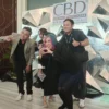 FOTO BERSAMA: Brand Manager CBD Professional, Joannie Sutanto bersama rekannya saat mengenalkan tren rambut terbaru di tahun 2025 melalui acara CBD Professional Hairshow – Immerse in Beauty di Harris Fest Citilink Hotel, Kota Bandung, Rabu, 5 Januari 2025.