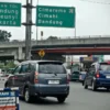 Arus Mudik Lebaran 2025 di Jalur Arteri Padalarang Mulai Terlihat, Didominasi Kendaraan Pribadi Suasana arus lalu lintas di pintu exit Gate Tol Padalarang, Kabupaten Bandung Barat. Kamis (27/3). Dok Jabar Ekspres/Suwitno
