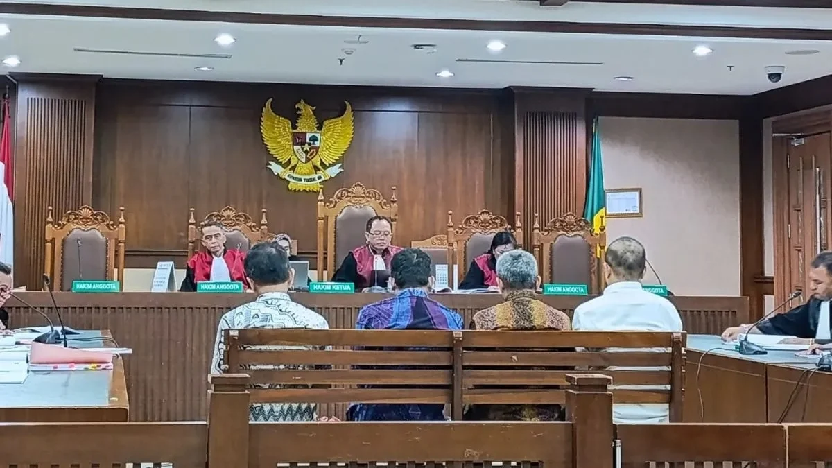 Sidang pembacaan surat dakwaan kasus dugaan korupsi pengelolaan keuangan PT Indofarma Tbk. di Pengadilan Tipikor Jakarta, Senin (17/3/2025). (foto/ANTARA)