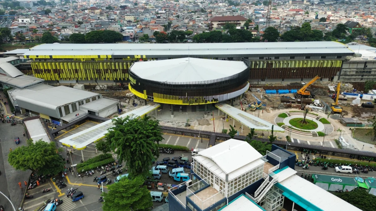 Pengembangan dan % penataan landscape di Stasiun Tanah Abang oleh KAI Properti.