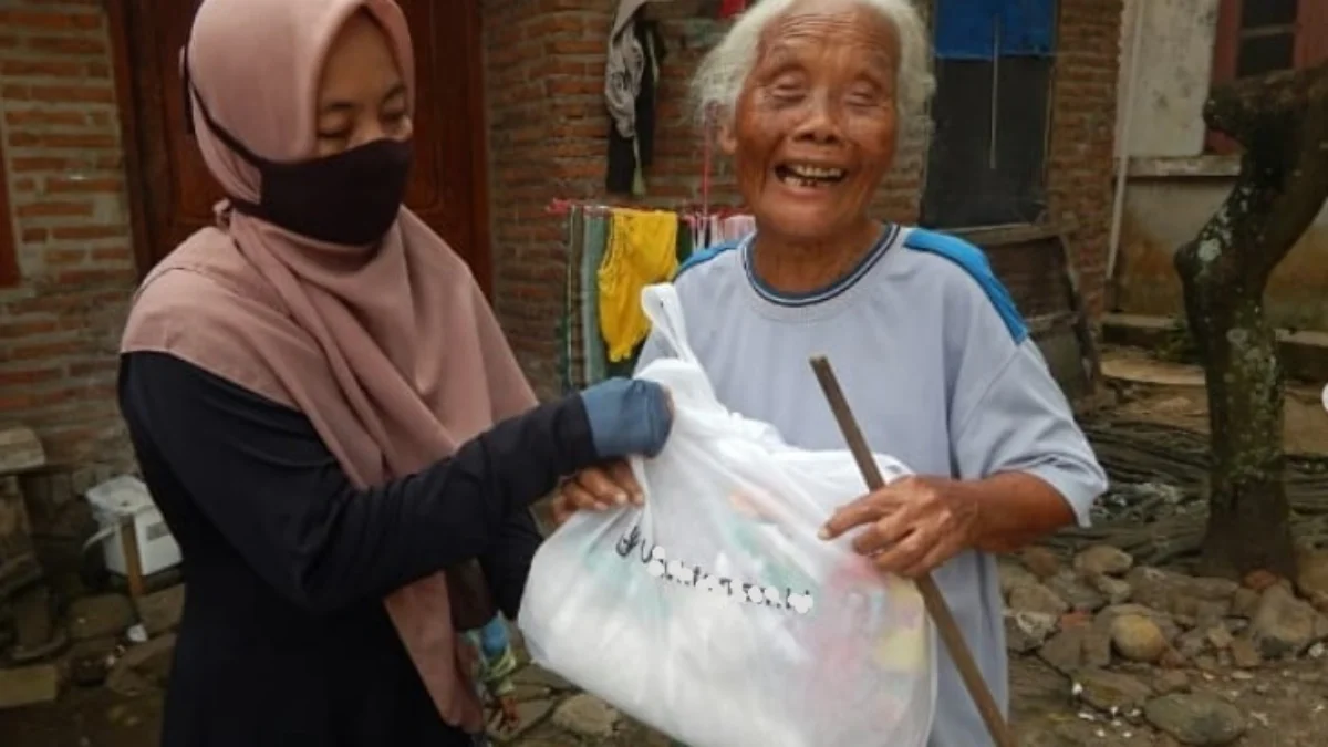 ILUSTRASI membayar Fidyah sebagai ganti untang puasa.