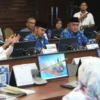 Gubernur Jabar Dedi Mulyadi saat rakor penanganan banjir di wilayah Jabar bersama Menteri ATR/BPN, Wakil Menteri Pekerjaan Umum di kantor Kementerian Pekerjaan Umum, Jakarta, Senin (17/3/2025).