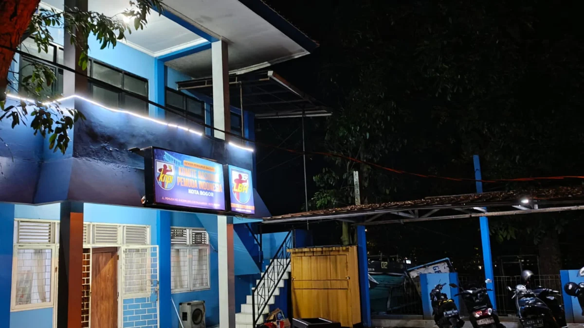 Ilustrasi: Suasana di Sekretariat KNPI Kota Bogor di Komplek GOR Padjajaran, RT.04/RW.01, Tanah Sareal, Kecamatan Tanah Sereal, Kota Bogor, Senin (24/3) Malam. (Yudha Prananda / Jabar Ekspres)
