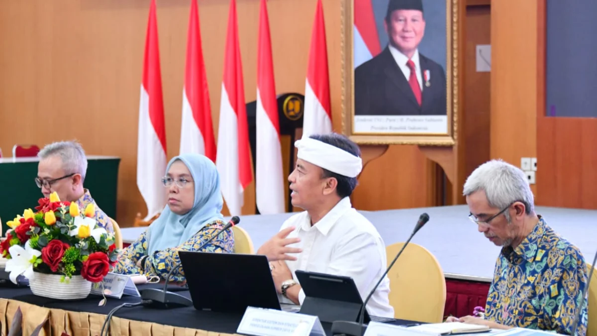 Sekda Jabar Herman Suryatman menghadiri Rapat Koordinasi Teknis Pengadaan Tanah dan Pengendalian Banjir di Jakarta dan Jawa Barat di gedung SDA Kementerian PU, Jakarta, Rabu (19/3/2025).(Foto: Yogi Prqyoga/Biro Adpim Jabar)