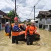 Rumah Zakat Kirim Relawan untuk Evakuasi Warga Terdampak Banjir Jabodetabek