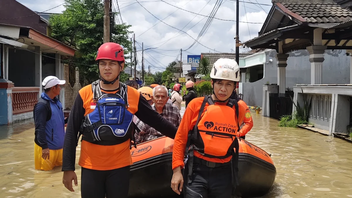 Rumah Zakat Kirim Relawan untuk Evakuasi Warga Terdampak Banjir Jabodetabek