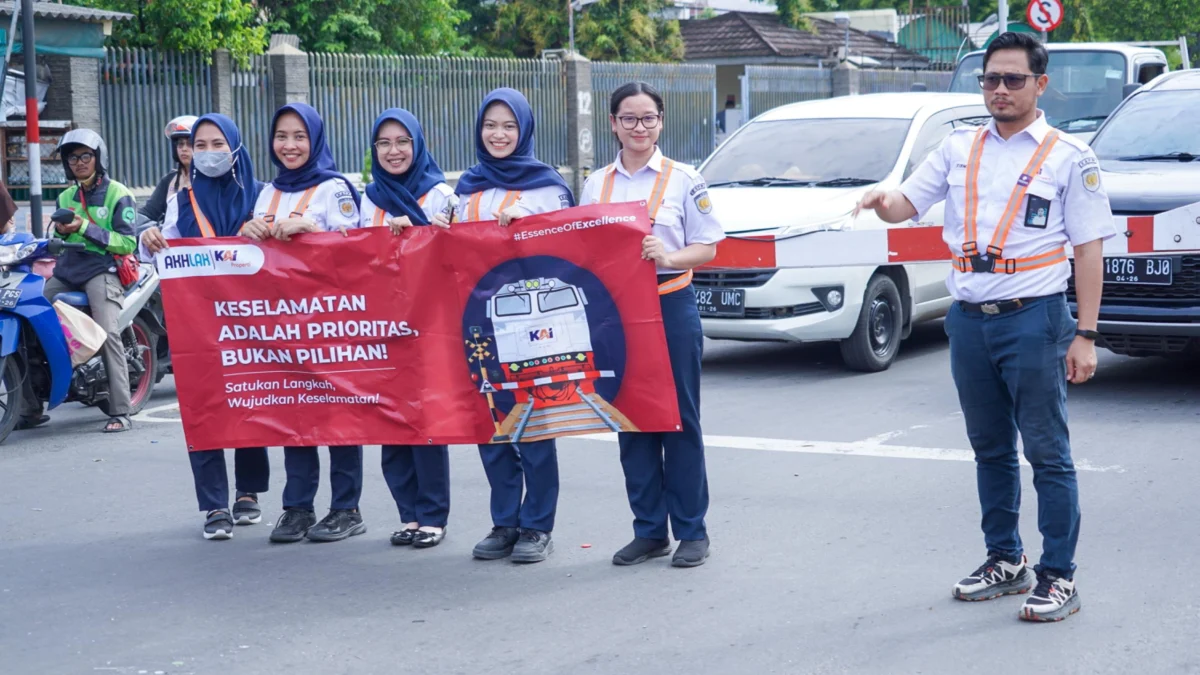 Edukasi Keselamatan di Perlintasan Kereta Api yang digelar KAI Properti dengan Tema "Millennials Goes to PJL"