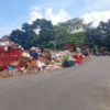 Penumpukan Sampah di Pasar Antri Kota Cimahi yang Semakin Menumpuk (Mong)