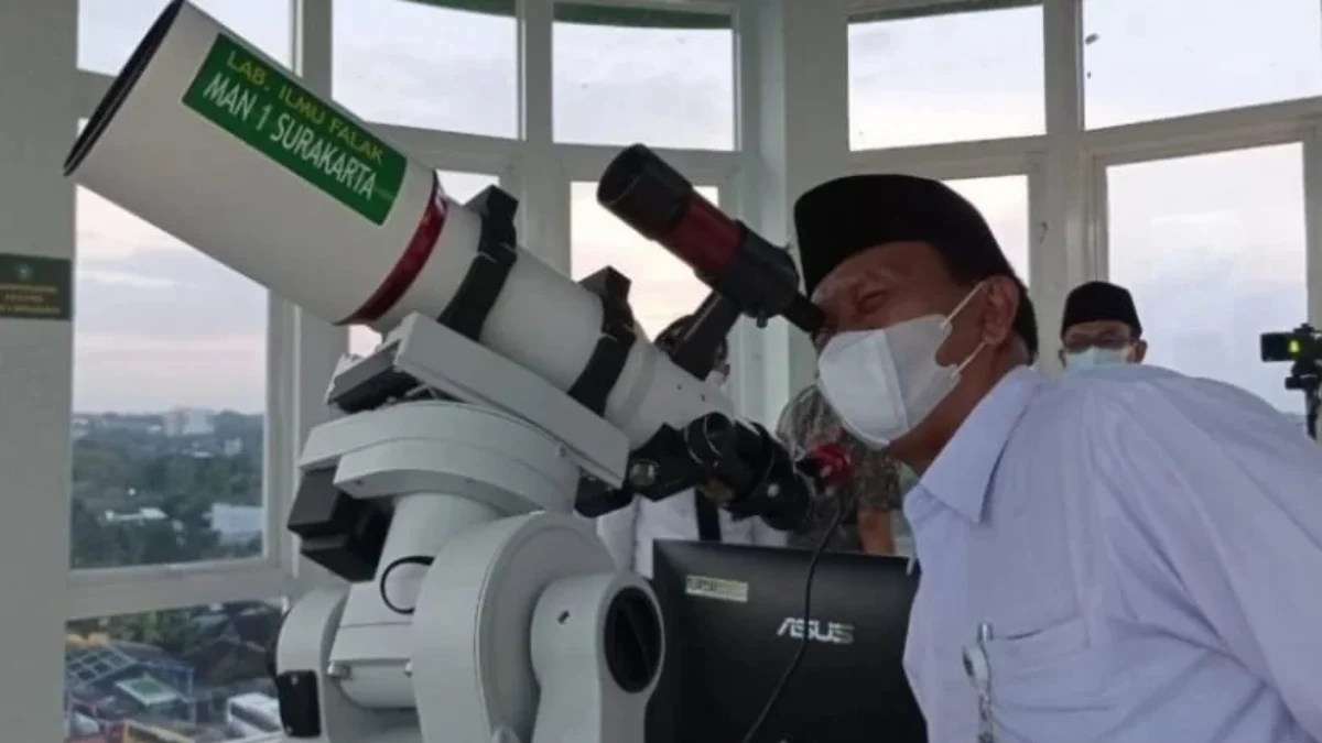 Hasil Sidang Isbat: 1 Syawal 1446 H Jatuh pada Hari Senin! Ilustrasi pemantauan hilal penetapan 1 Syawal 1446 Hijriah atau Lebaran Idulfitri 2025.