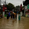 Banjir melanda kawasan underpass Padalarang-Ngamprah, Bandung Barat. Sabtu (15/3). Dok Jabar Ekspres/Suwitno