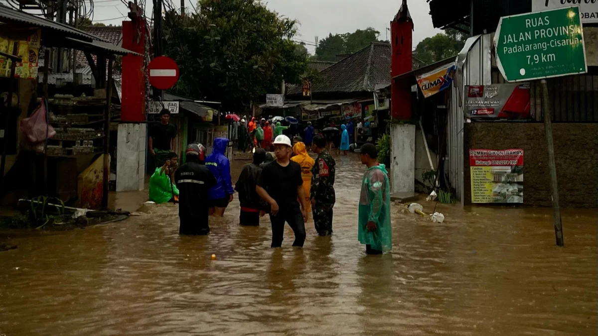Banjir melanda kawasan underpass Padalarang-Ngamprah, Bandung Barat. Sabtu (15/3). Dok Jabar Ekspres/Suwitno