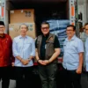 Wali Kota Bogor, Dedie A. Rachim (Kedua Kiri) secara simbolis menerima bantuan dari BNPB dan DPR RI untuk penanganan darurat bencana. (Yudha Prananda / Jabar Ekspres)
