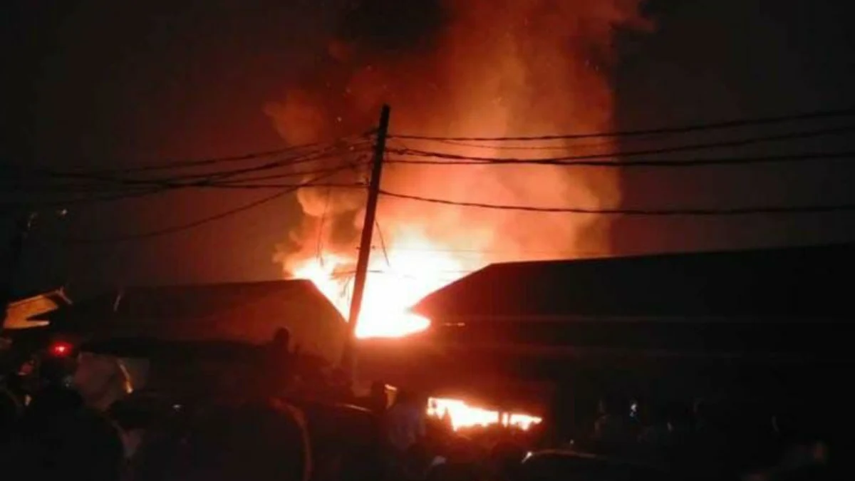 Antisipasi Kebakaran di Bulan Ramadan, Diskar PB Imbau Masyarakat Lakukan Hal ini Foto ilutrasi : Sahur kerap jadi waktu terjadinya kebakaran di bulan Ramadhan, Diskar PB Kota Bandung himbau masyarakat lakukan pengecekan kompor selepas kegiatan memasak (Jabarekspres)