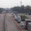 Sejumlah kendaraan memadati Tol Cikopo-Palimanan (Cipali) Palimanan, Cirebon, Jawa Barat. (foto/ANTARA)