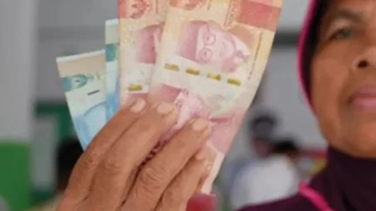 Kabar Gembira! BLT BBM 2025 Cair Rp300 Ribu, Cek Jadwal dan Cara Klaim Agar Tak Ketinggalan