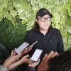 Ketua DPD PDI Perjuangan Jabar Ono Surono menantang Gubernur Jabar Dedi Mulyadi agar jangan tebang pilih dalam membongkar bangunan termasuk milik swasta.