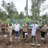 Wamen ATR/Waka BPN Tanam Pisang di Jembrana, Wujud Penataan Akses Tanah Ulayat Pertama di Indonesia