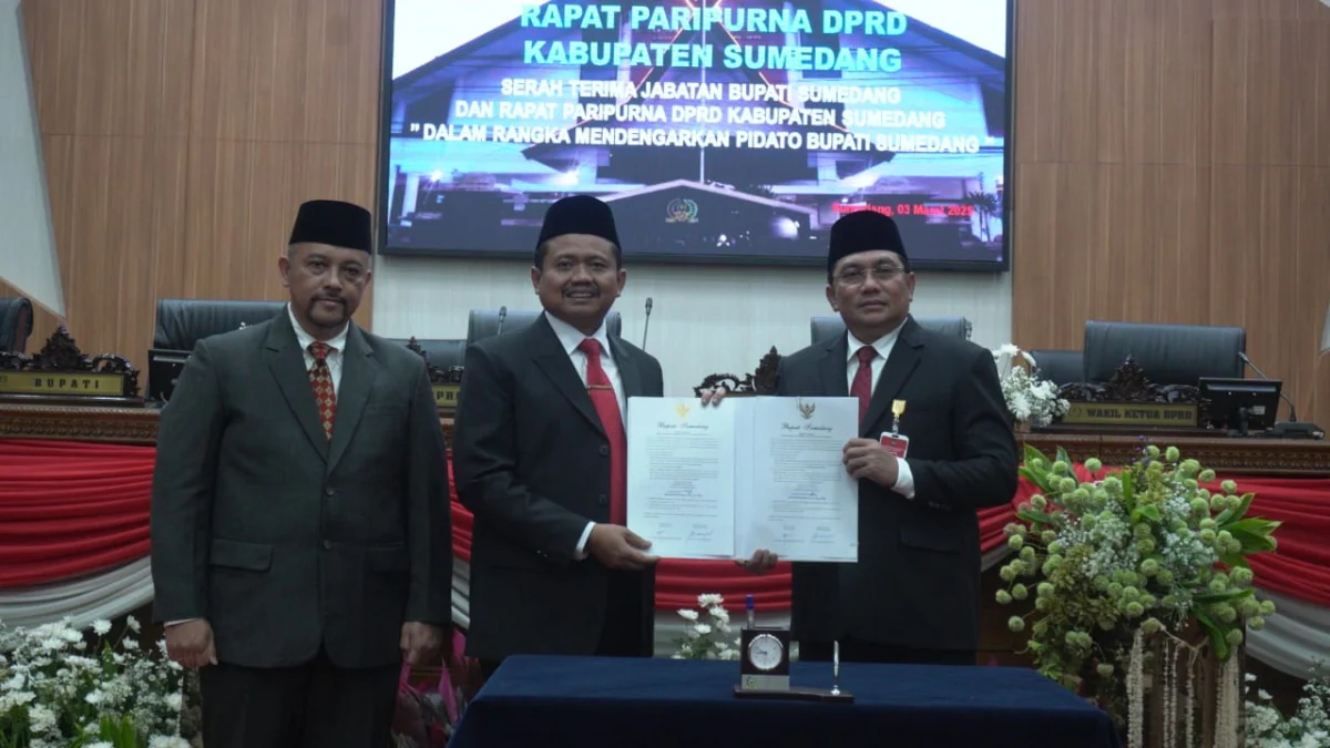 Ini Arahan Bupati Dony untuk Kepala SKPD Saat Ramadan dan Menjelang Lebaran Ini Arahan Bupati Dony untuk Kepala SKPD Saat Ramadan dan Menjelang Lebaran