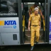 Wali Kota Bogor, Dedie A. Rachim saat meninjau kondisi BisKita Trans Pakuan di Pool BisKita Bubulak, Kecamatan Bogor Badat. (Yudha Prananda / Jabar Ekspres)