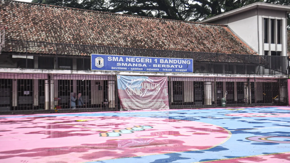 Suasana lapangan di SMA Negeri 1 Bandung, Kota Bandung, Senin (10/3). Foto: Dimas Rachmatsyah / Jabar Ekspres