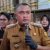 Bupati Bogor Rudy Susmanto mengapresiasi tindakan Polres yang mengungkap kasus produksi hingga pengedaran MinyaKita Palsu, Senin (10/3). (Foto: Sandika / Jabar Ekspres)