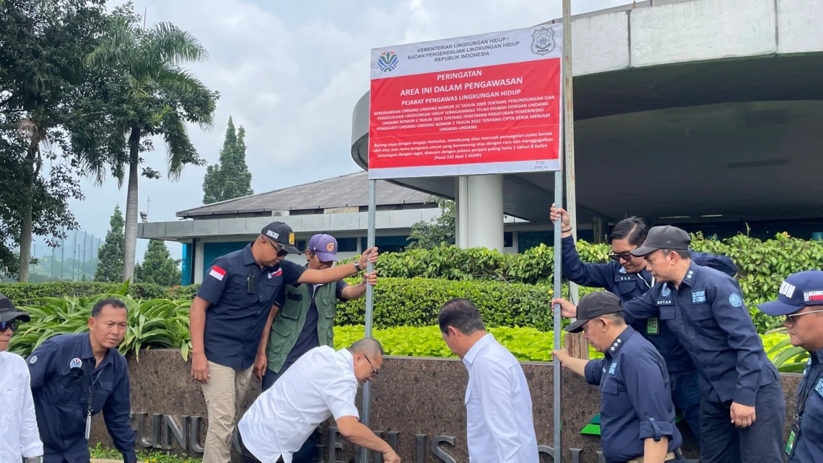 Penyegelan oleh kementerian. Foto : Sandika /jabarekspres.com