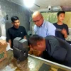Satres Narkoba Polres Cimahi saat Menggerebek Warung Jual Obat-obatan Terlarang di Lembang