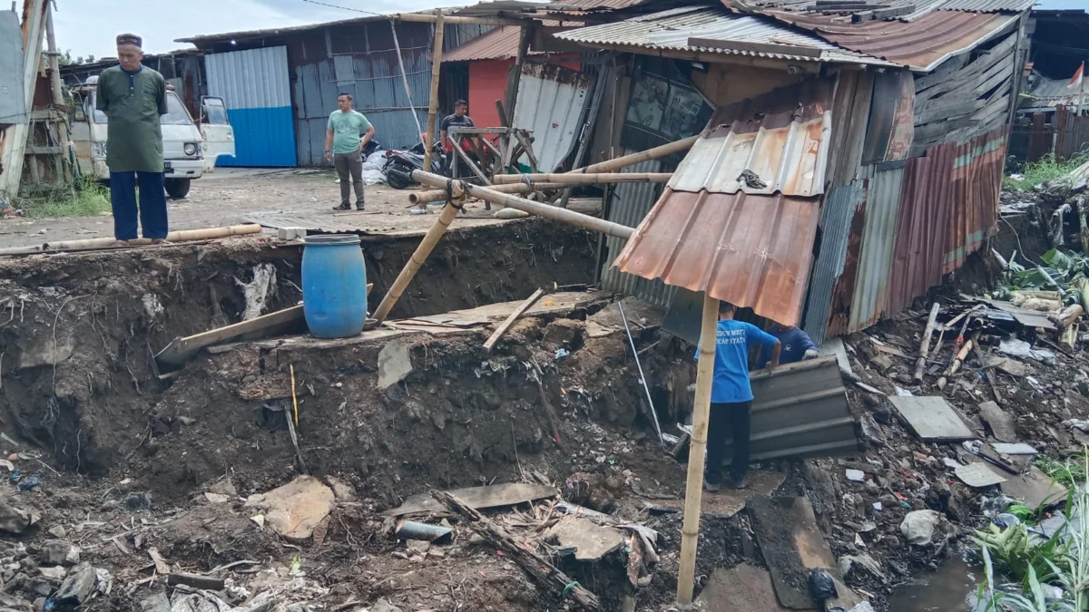 Kerap Langganan Banjir, Warga Melong Masih Harapkan Realisasi Sodetan Air Tembok Penahan Tanah (TPT) Ambruk Usai Diterjang Banjir di Kawasan Kelurahan Melong Kota Cimahi (Mong)