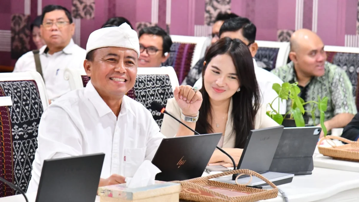 Sekda Jabar Herman Suryatman menghadiri Rapat Pleno Progres Pembentukan Sekolah Rakyat di kantor Kementerian Sosial RI, Jakarta, Rabu (19/3/2025).(Foto: Yogi Prayoga/Biro Adpim Jabar)
