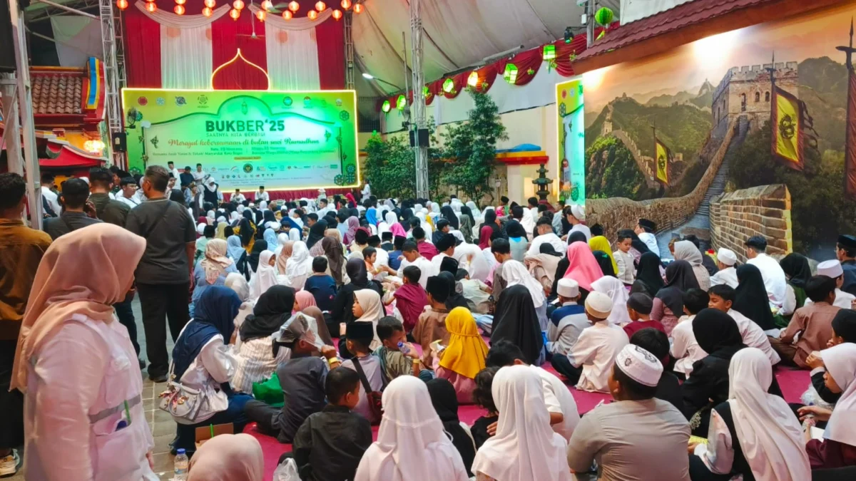 Ratusan anak yatim saat mengikuti rangkaian kegiatan di Vihara Dhanagun, Jalan Suryakencana, Kota Bogor, Rabu (19/3). (Yudha Prananda / Jabar Ekspres)