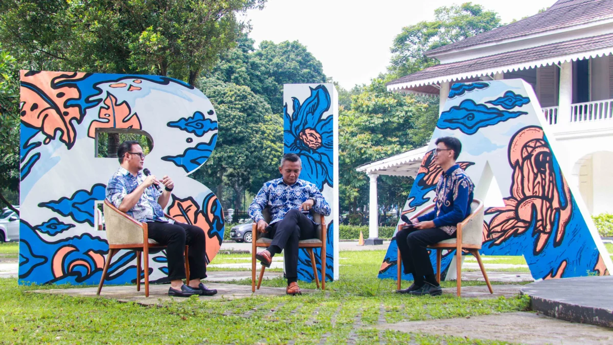 Wakil Wali Kota Bogor Jenal Mutaqin (Tengah) bersama Kepala Bapperida Kota Bogor, Rudy Mashudi (Kiri). (Yudha Prananda / Jabar Ekspres)