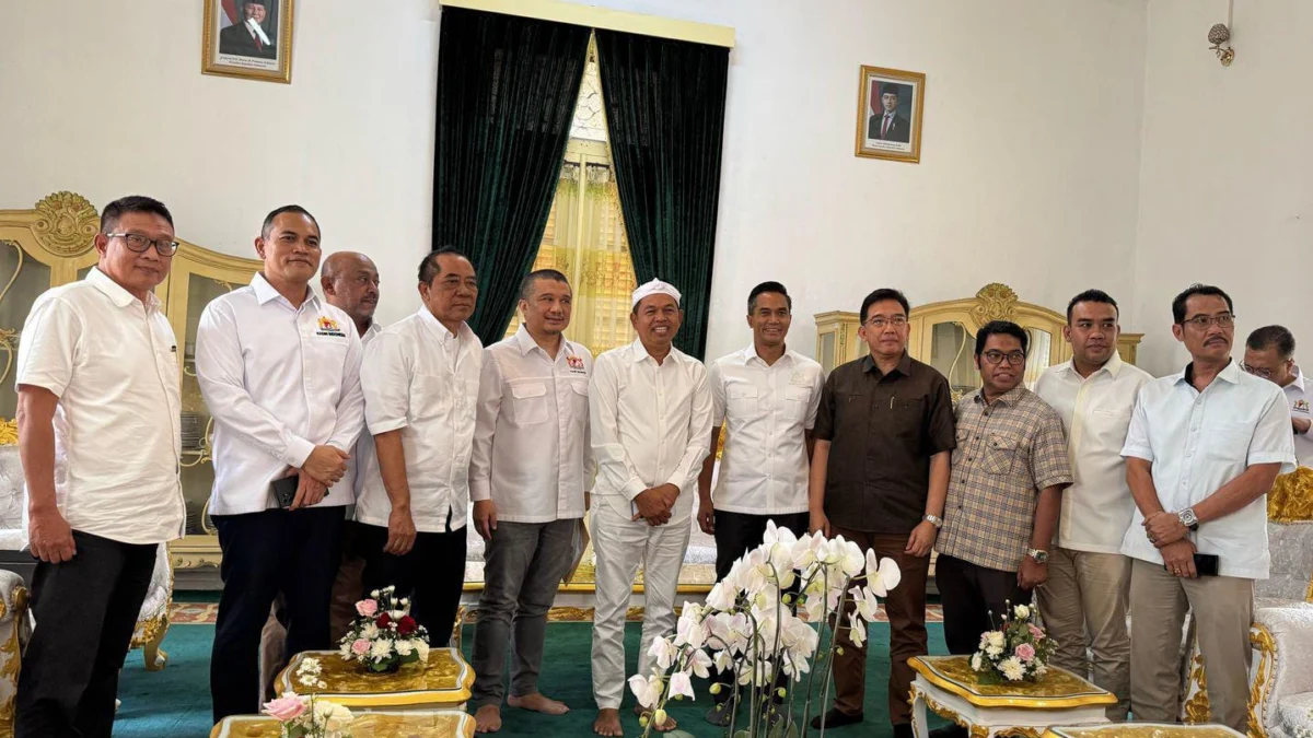 Gubernur Jawa Barat, Dedi Mulyadi bersama jajaran pengurus Kadin Indonesia. (Yudha Prananda / Istimewa)