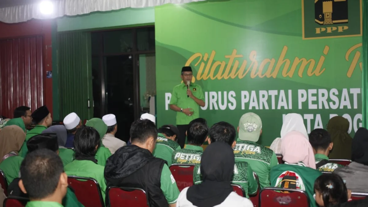 Ketua DPC PPP Kota Bogor, Zaenul Mutaqien saat berdialog dengan ratusan kader. (Yudha Prananda / Jabar Ekspres)