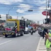 Petugas kepolisian tengah mengatur arus lalu lintas di jalur arteri Padalarang, Bandung Barat. Dok Jabar Ekspres/Suwitno