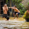 Ilustrasi: Banjir merendam perumahan di Kota Bandung beberapa waktu lalu. Foto: Dimas Rachmatsyah / Jabar Ekspres